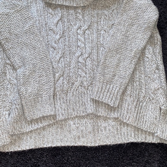 Jennifer Lopez large turtle neck sweater - Picture 4 of 4